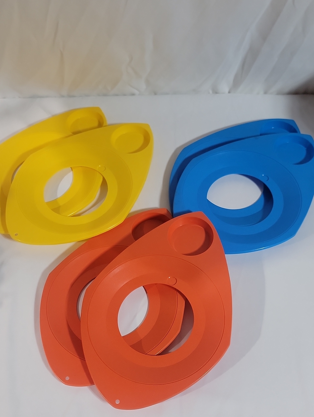 vintage Wilpak No. 1000 plastic paper plate and cup holders.